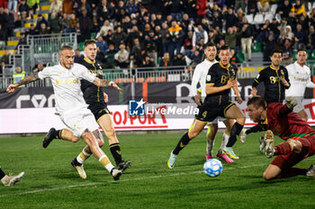 2024-02-18 - Antonio Palumbo (Modena) scores the gol of 2-2 - VENEZIA FC VS MODENA FC - ITALIAN SERIE B - SOCCER