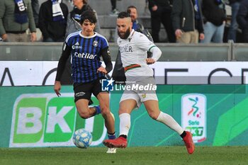 2024-02-24 - Tommaso Barbieri (Pisa) thwarted by Francesco Zampano (Venezia) - PISA SC VS VENEZIA FC - ITALIAN SERIE B - SOCCER