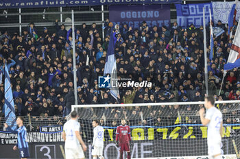 2024-02-27 - Umberto Saracco (Lecco) and the fans during the Serie BKT match between Lecco and Como at Stadio Mario Rigamonti-Mario Ceppi on February 27, 2024 in Lecco, Italy.
(Photo by Matteo Bonacina/LiveMedia) - LECCO 1912 VS COMO 1907 - ITALIAN SERIE B - SOCCER