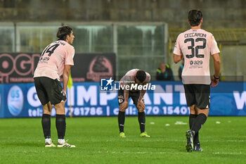 2024-02-27 - Palermo F.C. team disappointed after lost the Italian Serie BKT match between Palermo F.C. vs Ternana Calcio 27th February 2024 at the Renzo Barbera stadium in Palermo, Italy - PALERMO FC VS TERNANA CALCIO - ITALIAN SERIE B - SOCCER