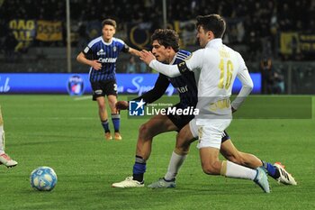 2024-02-28 - Tommaso Barbieri (Pisa) thwarted by Fabio Gerli (Modena) - PISA SC VS MODENA FC - ITALIAN SERIE B - SOCCER