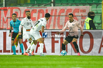 2024-03-15 - Francesco Di Mariano (Palermo F.C.) during the Italian Serie BKT match between Palermo F.C. vs. Venezia F.C. on 15th of March 2024 at the Renzo Barbera stadium in Palermo, Italy - PALERMO FC VS VENEZIA FC - ITALIAN SERIE B - SOCCER