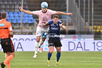 2024-04-01 - Ionut Nedelcearu (Palermo) Nicholas Bonfanti (Pisa) - PISA SC VS PALERMO FC - ITALIAN SERIE B - SOCCER