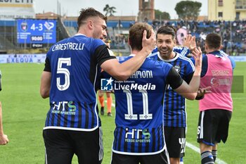 2024-04-01 - Matteo Tramoni (Pisa) and Miguel Luis Pinto Veloso (Pisa) celebrate after goal of 4-3 - PISA SC VS PALERMO FC - ITALIAN SERIE B - SOCCER