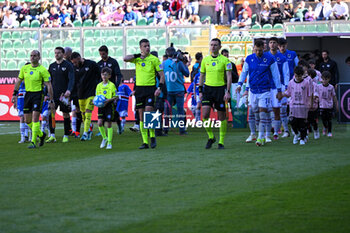 2024-04-06 - Palermo F.C. and U.C. Sampdoria enter on the field during the Italian Serie BKT match between Palermo F.C. vs. U.C. Sampdoria on 6th of April 2024 at the Renzo Barbera stadium in Palermo, Italy - PALERMO FC VS UC SAMPDORIA - ITALIAN SERIE B - SOCCER