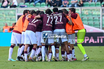 2024-04-27 - A.C. Reggiana 1919 team hugs Paolo Rozzio (A.C. Reggiana 1919) after scores a goal during the Italian Serie BKT match between Palermo F.C. vs A.C. Reggiana 1919 on 27th April 2024 at the Renzo Barbera stadium in Palermo, Italy - PALERMO FC VS AC REGGIANA - ITALIAN SERIE B - SOCCER