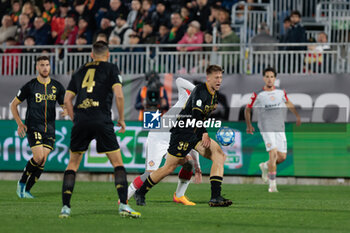2024-04-26 - Michael Svoboda (Venezia) in action against Massimo Coda (Cremonese) - VENEZIA FC VS US CREMONESE - ITALIAN SERIE B - SOCCER