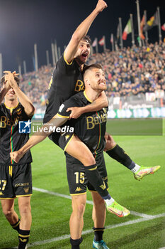 2024-04-26 - Nunzio Lella (Venezia) and Giorgio Altare (Venezia) celebrates after winning the match - VENEZIA FC VS US CREMONESE - ITALIAN SERIE B - SOCCER