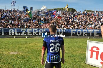 2024-05-04 - Gaetano Masucci (Pisa) greets the fans of Pisa after playing his last match in front of them - PISA SC VS FC SüDTIROL - ITALIAN SERIE B - SOCCER