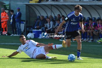 2024-05-04 - Tommaso Barbieri (Pisa) thwarted by Hamza El Kaouakibi (Sudtirol) - PISA SC VS FC SüDTIROL - ITALIAN SERIE B - SOCCER