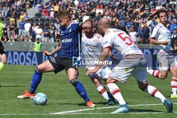 2024-05-04 - Nicholas Bonfanti (Pisa) thwarted by Andrea Masiello (Sudtirol) - PISA SC VS FC SüDTIROL - ITALIAN SERIE B - SOCCER