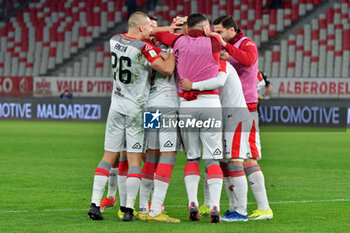 2024-04-05 - Michele Collocolo of US Cremonese celebrates after scoring a goal with teammates - SSC BARI VS US CREMONESE - ITALIAN SERIE B - SOCCER