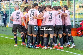2024-05-05 - Happiness of Palermo F.C. team after Matteo Brunori (Palermo F.C.) scores a goal during the Italian Serie BKT match between Palermo F.C. vs Ascoli Calcio 1898 F.C. on 5th May 2024 at the Renzo Barbera stadium in Palermo, Italy - PALERMO VS ASCOLI - ITALIAN SERIE B - SOCCER