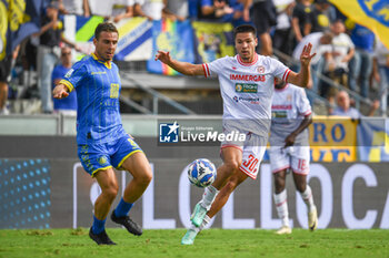 2024-09-28 - Leonardo Capezzi (Carrarese) against Antonio Vergara (Reggiana) - CARRARESE CALCIO VS AC REGGIANA - ITALIAN SERIE B - SOCCER