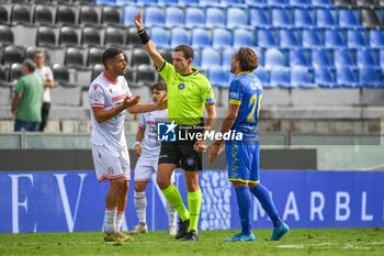 2024-09-28 - Referee Matteo Mercenaro warns Andrea Meroni (Reggiana) - CARRARESE CALCIO VS AC REGGIANA - ITALIAN SERIE B - SOCCER