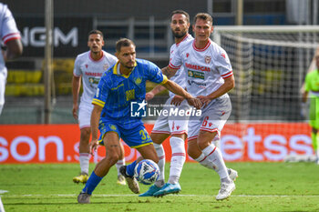 2024-09-28 - Mattia Finotto (Carrarese) against Leo Stulac (Reggiana) - CARRARESE CALCIO VS AC REGGIANA - ITALIAN SERIE B - SOCCER