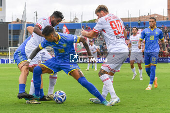 2024-09-28 - Julian Illanes Minucci (Carrarese) against Orji Okwonkwo (Reggiana) and Manolo Portanova (Reggiana) - CARRARESE CALCIO VS AC REGGIANA - ITALIAN SERIE B - SOCCER