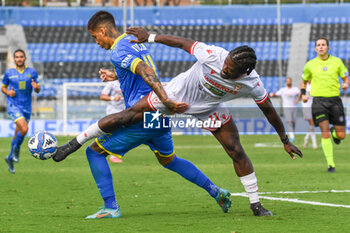 2024-09-28 - Julian Illanes Minucci (Carrarese) against Diomande Yann Cedric Gondo (Reggiana) - CARRARESE CALCIO VS AC REGGIANA - ITALIAN SERIE B - SOCCER