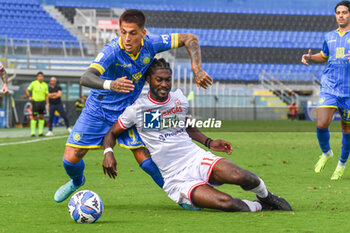 2024-09-28 - Julian Illanes Minucci (Carrarese) is fouled by Diomande Yann Cedric Gondo (Reggiana) - CARRARESE CALCIO VS AC REGGIANA - ITALIAN SERIE B - SOCCER