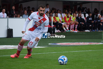 2024-10-06 - Simone Trimboli of Mantova 1911 carries the ball during the Italian Serie B soccer championship football match between Mantova Calcio 1911 and Brescia Calcio FC at Danilo Martelli Stadium on October 6, 2024, Mantua, Italy. - MANTOVA 1911 VS BRESCIA CALCIO - ITALIAN SERIE B - SOCCER