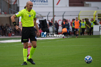 2024-10-06 - The Referee of the match, Michael Fabbri of Ravenna delegation during the Italian Serie B soccer championship football match between Mantova Calcio 1911 and Brescia Calcio FC at Danilo Martelli Stadium on October 6, 2024, Mantua, Italy. - MANTOVA 1911 VS BRESCIA CALCIO - ITALIAN SERIE B - SOCCER