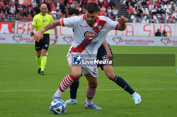 2024-10-06 - Tommaso Maggioni of Mantova 1911 during the Italian Serie B soccer championship football match between Mantova Calcio 1911 and Brescia Calcio FC at Danilo Martelli Stadium on October 6, 2024, Mantua, Italy. - MANTOVA 1911 VS BRESCIA CALCIO - ITALIAN SERIE B - SOCCER