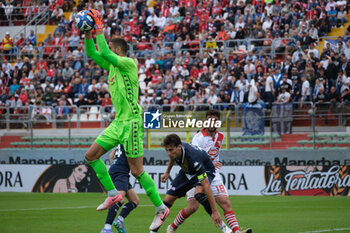 2024-10-06 - Luca Lezzerini of Brescia Calcio FC keep the ball during the Italian Serie B soccer championship football match between Mantova Calcio 1911 and Brescia Calcio FC at Danilo Martelli Stadium on October 6, 2024, Mantua, Italy. - MANTOVA 1911 VS BRESCIA CALCIO - ITALIAN SERIE B - SOCCER