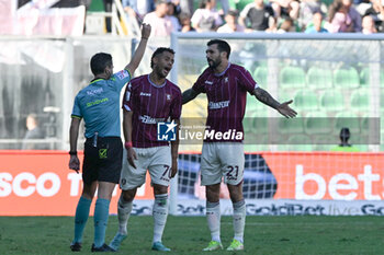 2024-10-06 - Yellow card for Roberto Soriano (Salernitana) during the Italian Serie BKT match between Palermo F.C. vs Salernitana 6th October 2024 at the Renzo Barbera stadium in Palermo, Italy - PALERMO FC VS US SALERNITANA - ITALIAN SERIE B - SOCCER