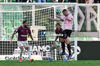 2024-10-06 - Thomas Henry (Palermo F.C.) overhead kick during the Italian Serie BKT match between Palermo F.C. vs Salernitana 6th October 2024 at the Renzo Barbera stadium in Palermo, Italy - PALERMO FC VS US SALERNITANA - ITALIAN SERIE B - SOCCER