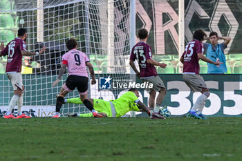 2024-10-06 - Luigi Sepe (Salernitana) saves the ball during the Italian Serie BKT match between Palermo F.C. vs Salernitana 6th October 2024 at the Renzo Barbera stadium in Palermo, Italy - PALERMO FC VS US SALERNITANA - ITALIAN SERIE B - SOCCER