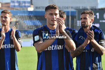 2024-10-05 - Simone Canestrelli (Pisa) greets fans of Pisa at the end of the match - AC PISA VS CESENA FC - ITALIAN SERIE B - SOCCER