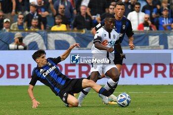 2024-10-05 - Augustus Kargbo (Cesena) thwarted by Alessandro Arena (Pisa) - AC PISA VS CESENA FC - ITALIAN SERIE B - SOCCER