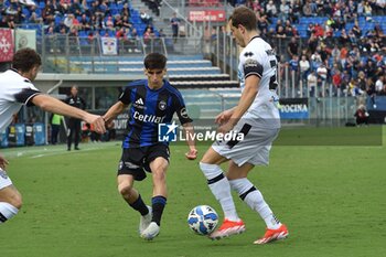 2024-10-05 - Alessandro Arena (Pisa) thwarted by Massimiliano Mangraviti (Cesena) - AC PISA VS CESENA FC - ITALIAN SERIE B - SOCCER