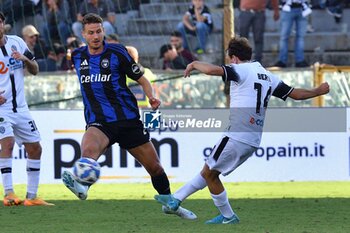 2024-10-05 - Tommaso Berti (Cesena) thwarted by Oliver Abildgaard Nielsen (Pisa) - AC PISA VS CESENA FC - ITALIAN SERIE B - SOCCER