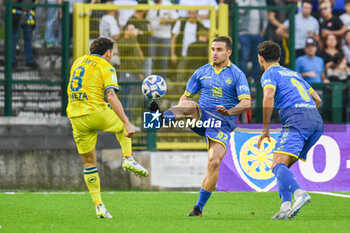 2024-10-26 - Leonardo Capezzi (Carrarese) against Francesco Amatucci (Cittadella) - CARRARESE CALCIO VS AS CITTADELLA - ITALIAN SERIE B - SOCCER