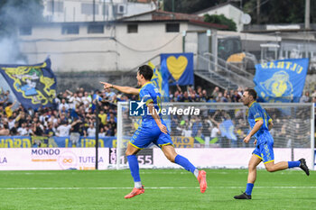 2024-10-26 - Leonardo Cerri (Carrarese) celebrates with teammates after scoring the 1-0 goal - CARRARESE CALCIO VS AS CITTADELLA - ITALIAN SERIE B - SOCCER