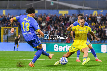 2024-10-26 - Devid Eugene Bouah (Carrarese) shots on goal against Lorenzo Carissoni (Cittadella) - CARRARESE CALCIO VS AS CITTADELLA - ITALIAN SERIE B - SOCCER