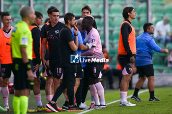 2024-10-26 - Happiness of Claudio Gomes (Palermo F.C.) with his Head coach Alessio Dionisi (Palermo F.C.) after scores a goal during the Italian Serie BKT match between Palermo F.C. vs A.C. Reggiana 1919 on 26th October 2024 at the Renzo Barbera stadium in Palermo, Italy - PALERMO FC VS AC REGGIANA - ITALIAN SERIE B - SOCCER