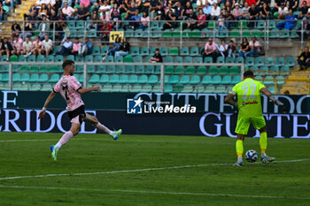 2024-10-26 - Jeremy Le Douaron (Palermo F.C.) trying to stop the goalkeeper Francesco Bardi (A.C. Reggiana 1919) during the Italian Serie BKT match between Palermo F.C. vs A.C. Reggiana 1919 on 26th October 2024 at the Renzo Barbera stadium in Palermo, Italy - PALERMO FC VS AC REGGIANA - ITALIAN SERIE B - SOCCER