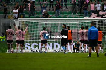 2024-10-26 - Palermo F.C. greets the fans at the end of the match of the Italian Serie BKT match between Palermo F.C. vs A.C. Reggiana 1919 on 26th October 2024 at the Renzo Barbera stadium in Palermo, Italy - PALERMO FC VS AC REGGIANA - ITALIAN SERIE B - SOCCER