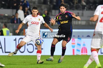 2024-10-30 - Ilias Koutsoupias (Catanzaro) thwarted by Arturo Calabresi (Pisa) - AC PISA VS US CATANZARO - ITALIAN SERIE B - SOCCER