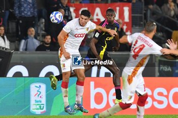 2024-10-30 - Head tackle by Federico Bonini (Catanzaro) and Idrissa Toure' (Pisa) - AC PISA VS US CATANZARO - ITALIAN SERIE B - SOCCER