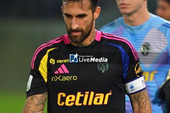 2024-10-30 - Antonio Caracciolo (Pisa) enters the field wearing the special shirt, named -Black Special Edition- - AC PISA VS US CATANZARO - ITALIAN SERIE B - SOCCER