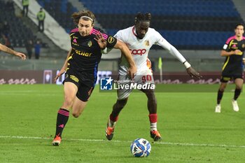 2024-10-30 - Alexander Lind (Pisa) and Mamadou Coulibaly (Catanzaro) fight for the ball - AC PISA VS US CATANZARO - ITALIAN SERIE B - SOCCER