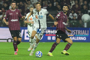 2024-10-29 - Sydney van Hooijdonk of Cesena FC competes for the ball with Paolo Ghiglione of US Salernitana 1938 during the Soccer BKT between US Salernitana 1919 vs Cesena FC at Arechi Stadium - US SALERNITANA VS CESENA FC - ITALIAN SERIE B - SOCCER