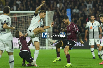 2024-10-29 - Petar Stojanovic of US Salernitana 1939 competes for the ball with Sydney van Hooijdonk of Cesena FC during the Soccer BKT between US Salernitana 1919 vs Cesena FC at Arechi Stadium - US SALERNITANA VS CESENA FC - ITALIAN SERIE B - SOCCER