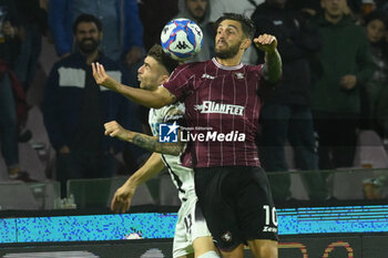 2024-10-29 - Ernesto Torregrossa of US Salernitana 1924 competes for the ball with Emanuele Adamo of Cesena FC during the Soccer BKT between US Salernitana 1919 vs Cesena FC at Arechi Stadium - US SALERNITANA VS CESENA FC - ITALIAN SERIE B - SOCCER