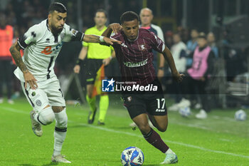 2024-10-29 - Lilian Njoh of US Salernitana 1930 competes for the ball with Emanuele Adamo of Cesena FC during the Soccer BKT between US Salernitana 1919 vs Cesena FC at Arechi Stadium - US SALERNITANA VS CESENA FC - ITALIAN SERIE B - SOCCER