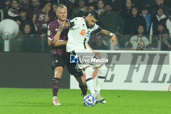 2024-10-29 - Pawey Jaroszyski of US Salernitana 1943 competes for the ball with Leonardo Mendicino of Cesena FC during the Soccer BKT between US Salernitana 1919 vs Cesena FC at Arechi Stadium - US SALERNITANA VS CESENA FC - ITALIAN SERIE B - SOCCER