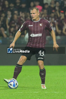 2024-10-29 - jaroszyyski of US Salernitana 1919 in action during the Soccer BKT between US Salernitana 1919 vs Cesena FC at Arechi Stadium - US SALERNITANA VS CESENA FC - ITALIAN SERIE B - SOCCER